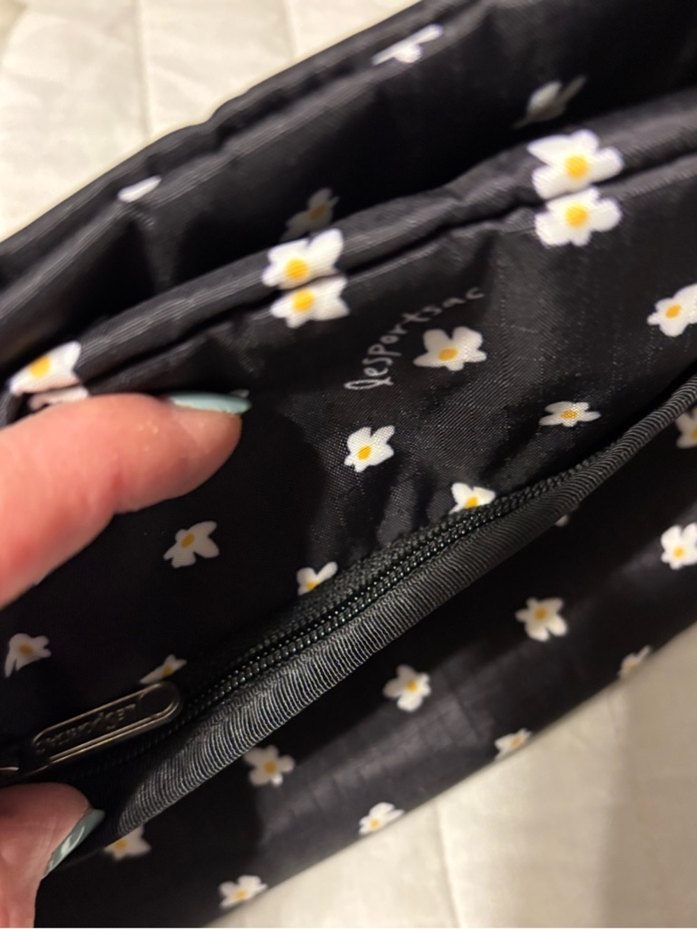Lesportsac DANIELLA DITSY DAISY Crossbody NWT - Picture 11 of 12